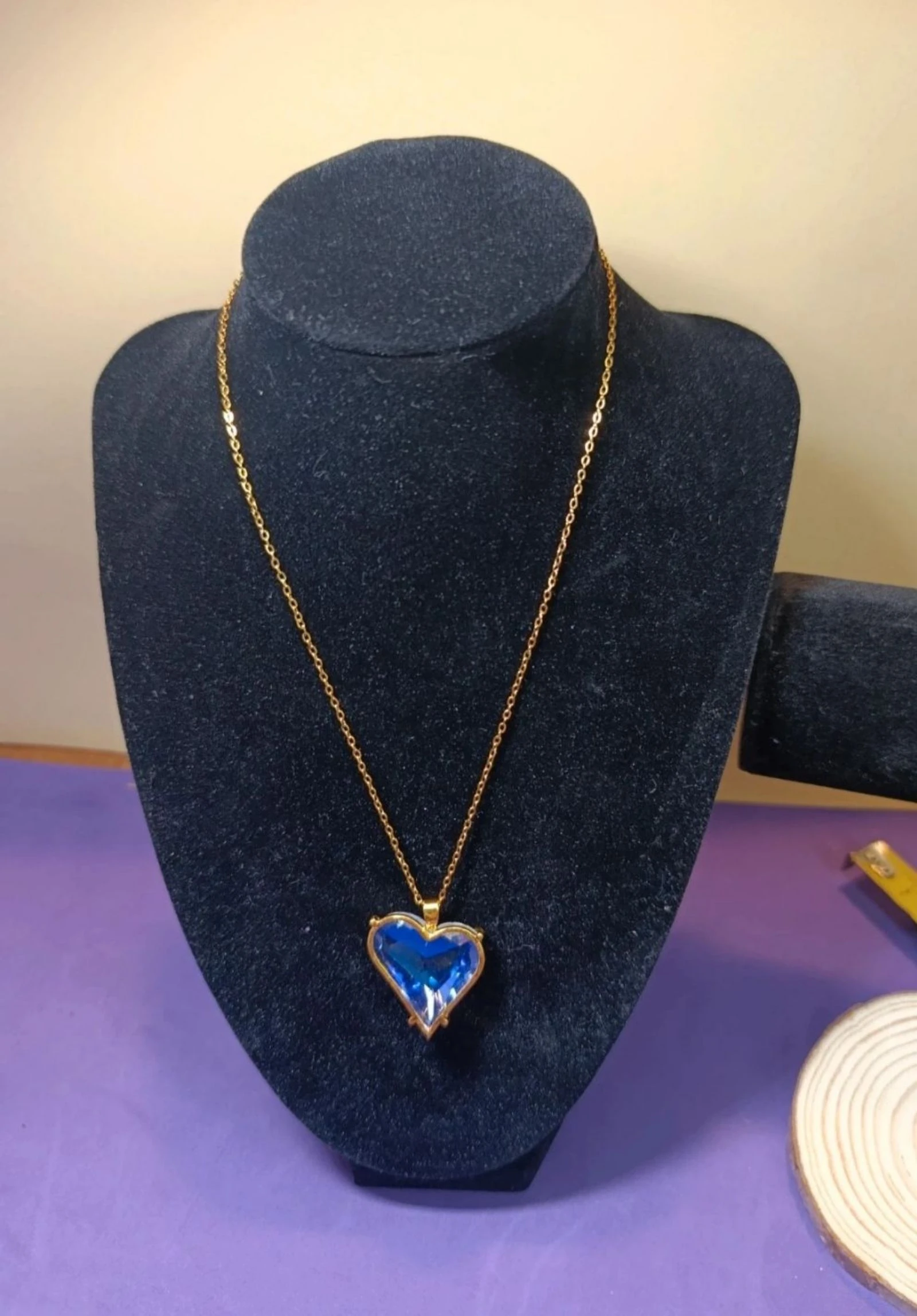 Collar acero dorado corazon acrilico transparente 48 cms